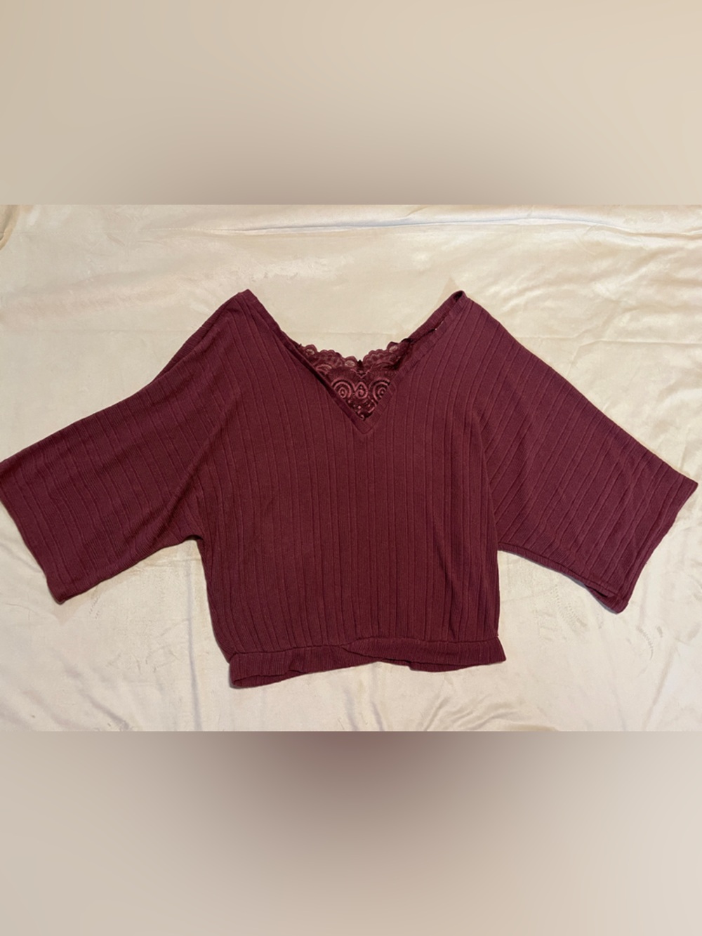 Willow & Root Ribbed Lace-Trim v neck Short wide Sleeve Top - Burgundy
